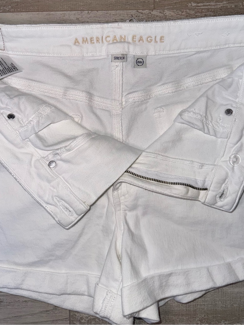 American Eagle White Mom Shorts High Rise Stretch Denim Cuffed Summer Size 12 - Picture 2 of 9